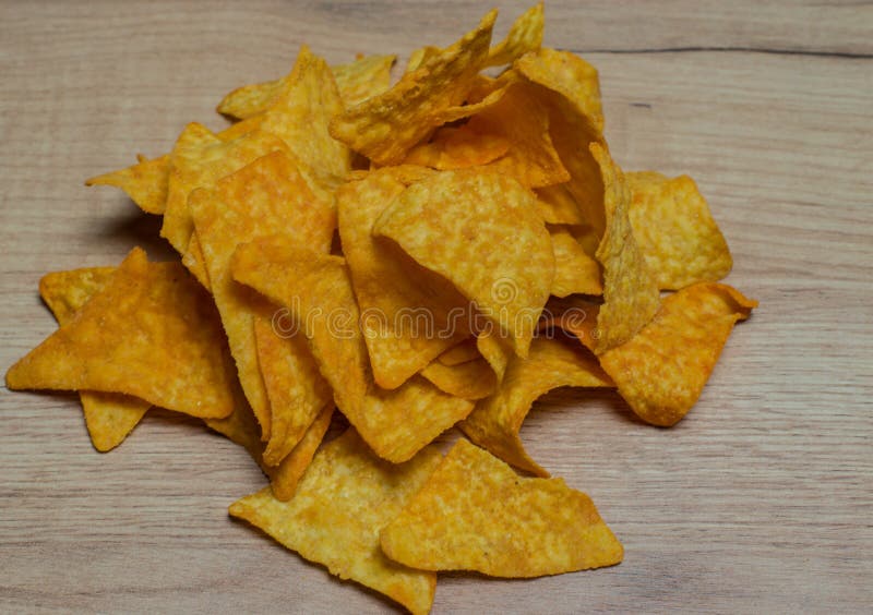 Nachos sur une table en bois photographie stock Nachos sur une table en bois photographie stock