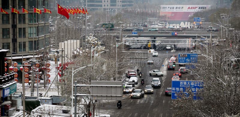 Official meteorological department news: From last night to this morning, the average snowfall in Beijing was 4.8 mm, and the average snowfall in the urban area was 5.5 mm. The average snowfall in the mountainous areas west of Beijing is 9.4 mm.