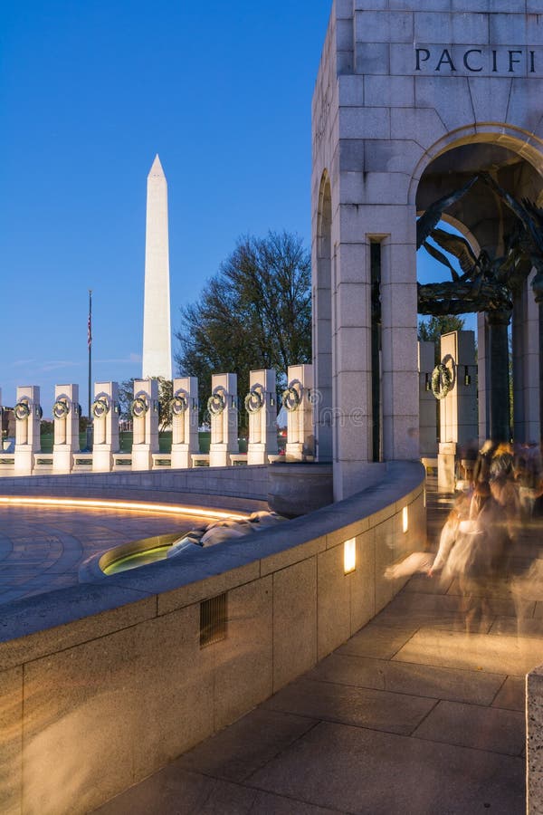 Nacht bij Wereldoorlog Twee Herdenkingswashington monument district stock foto's Nacht bij Wereldoorlog Twee Herdenkingswashington monument district stock foto's