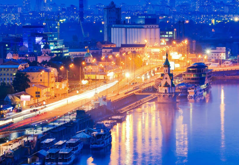 Nacht in Kiew lizenzfreies stockbild