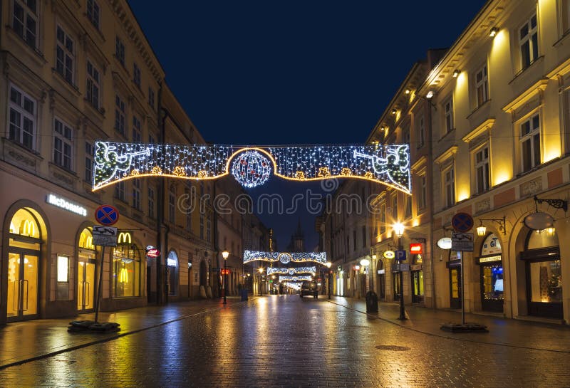 Nacht Krakau im Weihnachten, Florian-Straße stockfoto Nacht Krakau im Weihnachten, Florian-Straße stockfoto