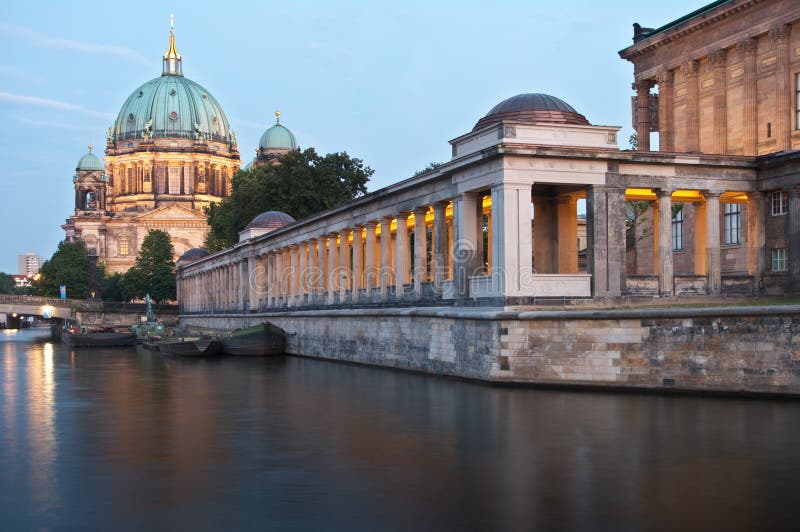 nacht museumsinsel dom berlin берлинец стоковые фото nacht museumsinsel dom berlin берлинец стоковые фото