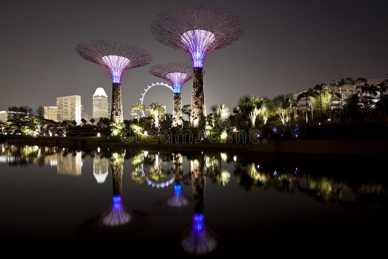 Garten Durch Den Schacht, Singapur. Redaktionelles