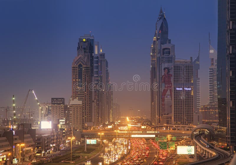 Nachtcityscape van de stad van Doubai, Verenigde Arabische Emiraten royalty-vrije stock foto's Nachtcityscape van de stad van Doubai, Verenigde Arabische Emiraten royalty-vrije stock foto's