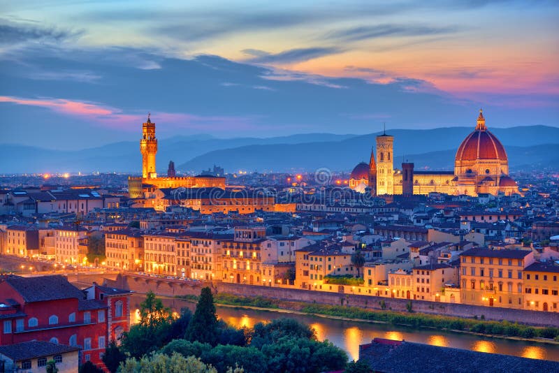 Nachtlandschaft Florenz Toskana mit Renaissancearchitektur Duomosantas maria Del Fiori in Italien