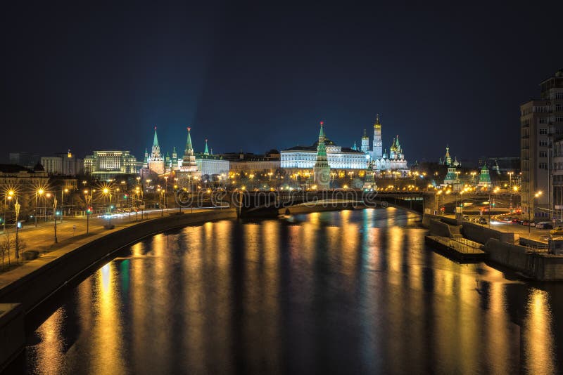 Nachtstadt von Moskau lizenzfreie stockbilder Nachtstadt von Moskau lizenzfreie stockbilder