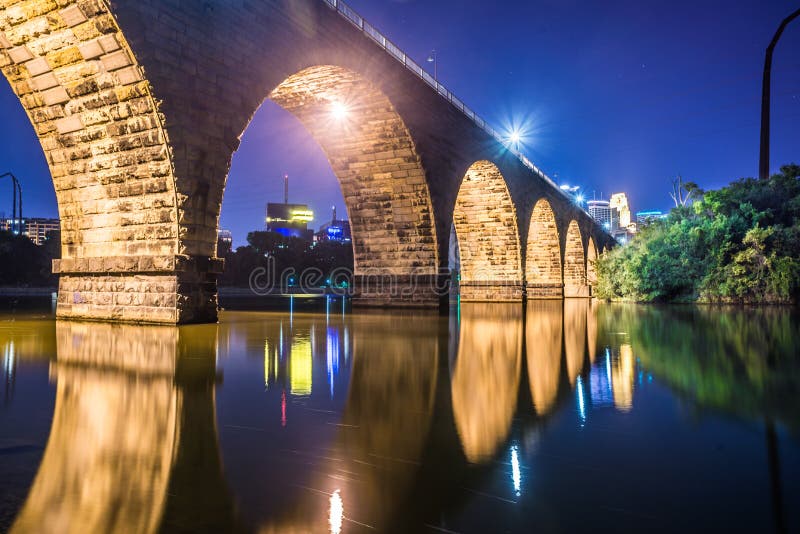 Nachtszene der Steinbrücke