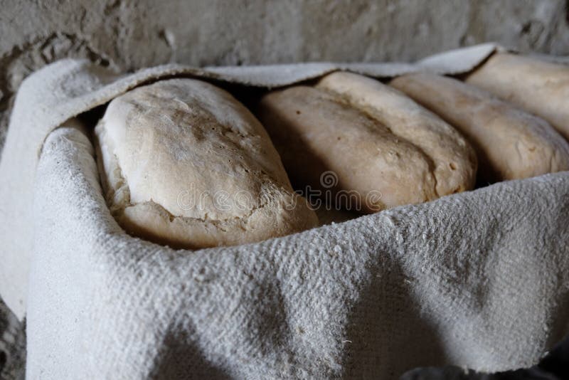 Nacos do pão caseiro cozidos recentemente fotos de stock Nacos do pão caseiro cozidos recentemente fotos de stock