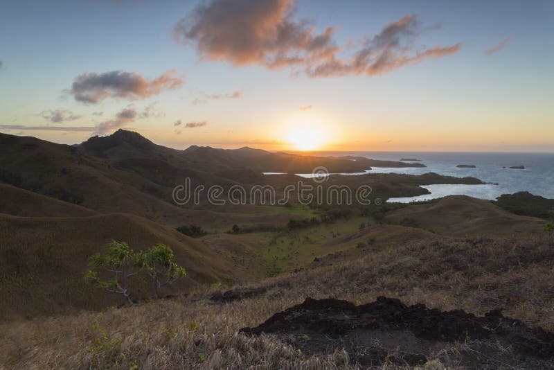 Naculaeiland bij dageraad, Yasawa-Eilanden, Fiji stock afbeelding Naculaeiland bij dageraad, Yasawa-Eilanden, Fiji stock afbeelding
