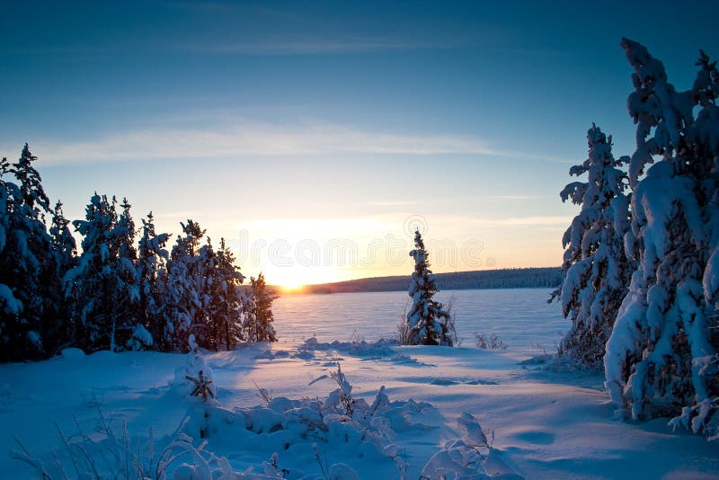 nad zmierzch zima zamarznięty jezioro fotografia stock nad zmierzch zima zamarznięty jezioro fotografia stock