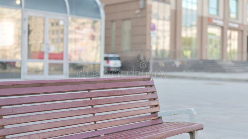 Nadie sentado en el banco vacío fotografía de archivo libre de regalías