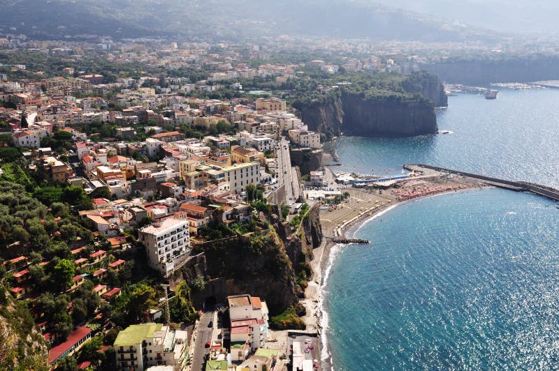 Nadmorski faleza w Sorrento, Amalfi wybrzeże - Włochy obrazy royalty free Nadmorski faleza w Sorrento, Amalfi wybrzeże - Włochy obrazy royalty free