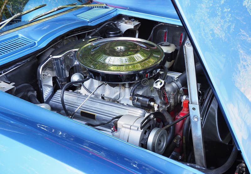Nadruk Gestapeld Beeld van een Amerikaanse V8 Motor in jaren '60 ModelCar royalty-vrije stock foto Nadruk Gestapeld Beeld van een Amerikaanse V8 Motor in jaren '60 ModelCar royalty-vrije stock foto