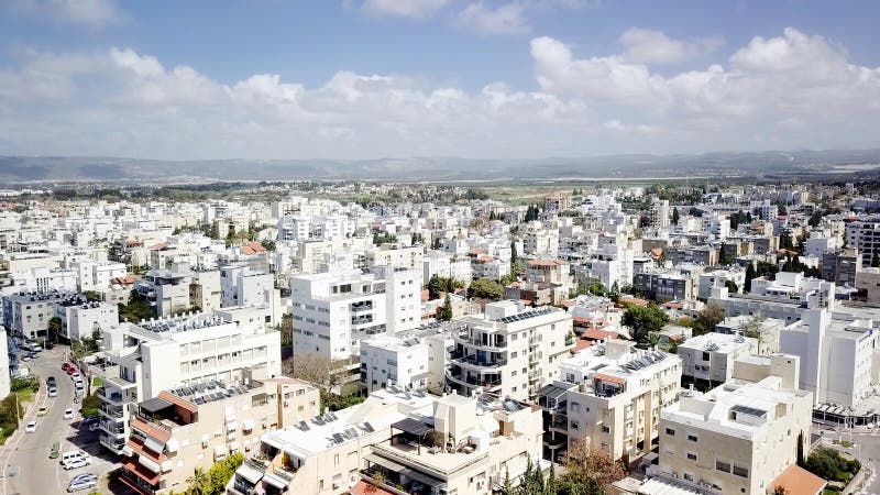 NAHARIYA, 9 ISRAËL-MAART, 2018: Luchtmening aan de stad van Nahariya, Israël stock afbeelding NAHARIYA, 9 ISRAËL-MAART, 2018: Luchtmening aan de stad van Nahariya, Israël stock afbeelding