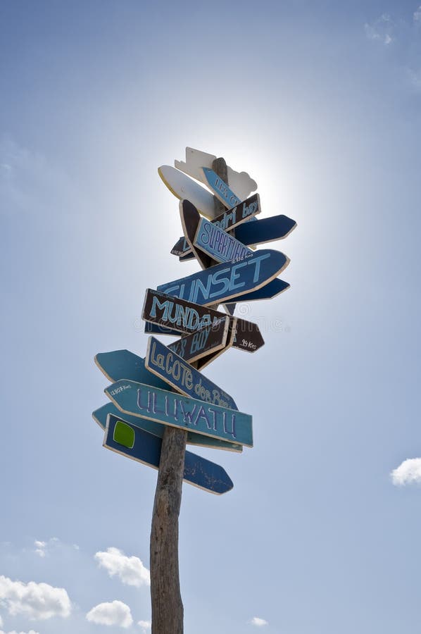 Nahaufnahme auf Lot von kennzeichnet innen nur ein roadsign stockbilder Nahaufnahme auf Lot von kennzeichnet innen nur ein roadsign stockbilder