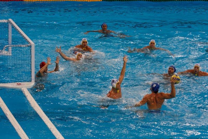 Nahaufnahme der olympischen Wasserpoloabgleichung stockfotografie Nahaufnahme der olympischen Wasserpoloabgleichung stockfotografie