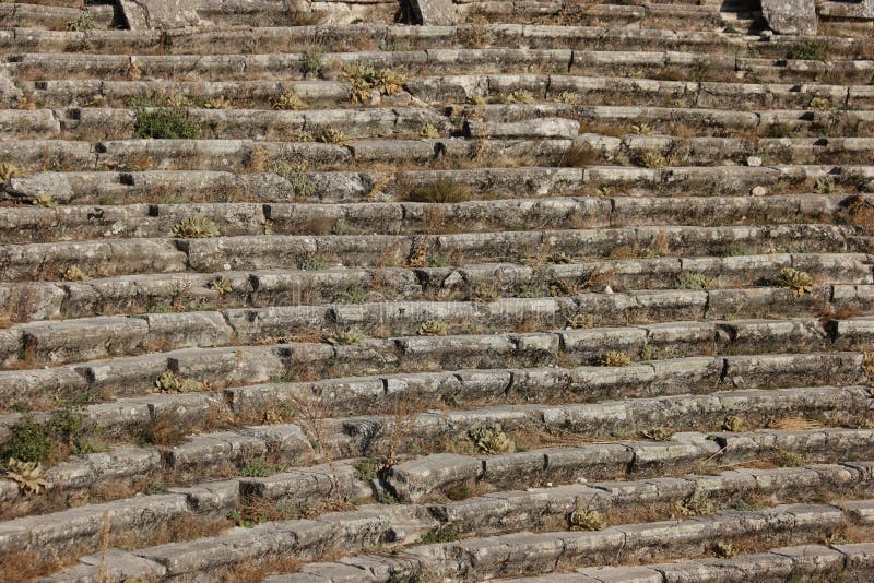Hierapolis Türkiye'deki eski bir amfi tiyatronun kalıntılarına yakın plan.  telifsiz stok fotoğraf