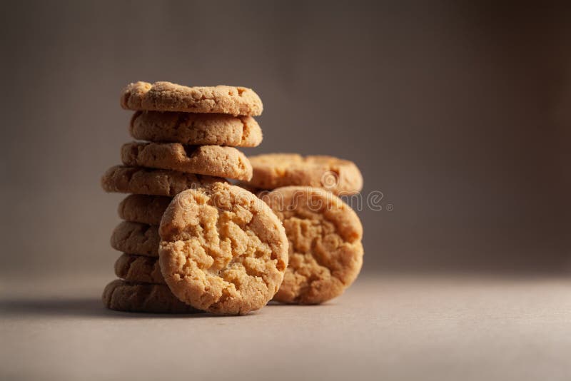 Nahaufnahme der Stapelung lecker frisch Mikrowelle gebacken einfache Kekse oder Kekse stockfotografie