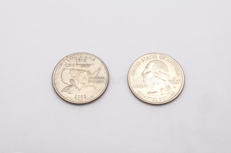 Nahaufnahme zum Staat Louisiana-Symbol auf Vierteldollar-Münze auf weißem Hintergrund stockfotografie Nahaufnahme zum Staat Louisiana-Symbol auf Vierteldollar-Münze auf weißem Hintergrund stockfotografie