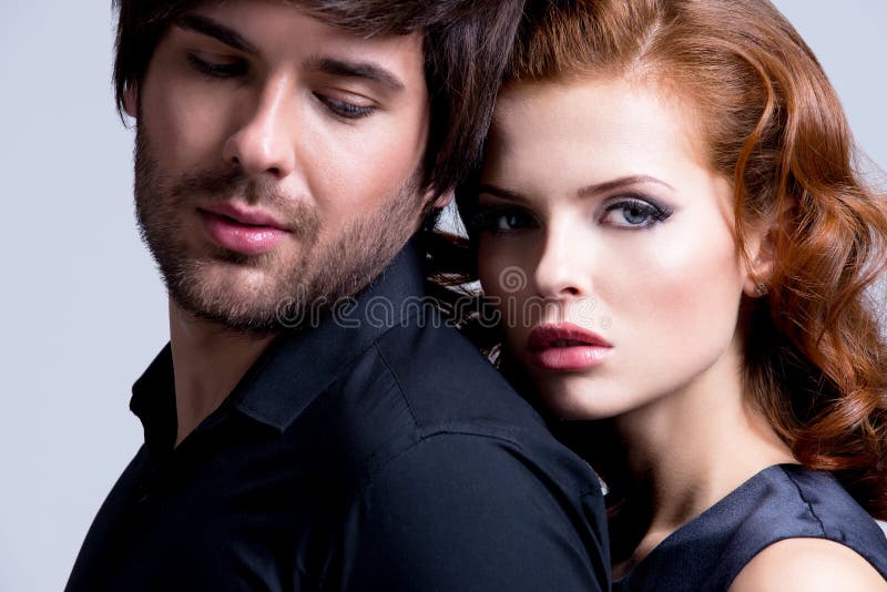 Nahaufnahmeporträt von jungen sexy Paaren in der Liebe. lizenzfreie stockbilder Nahaufnahmeporträt von jungen sexy Paaren in der Liebe. lizenzfreie stockbilder