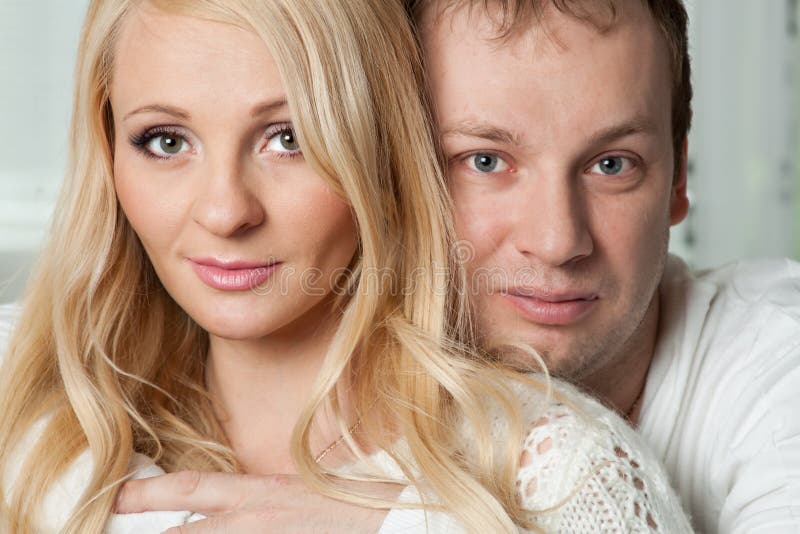 Nahaufnahmeporträt von schönen jungen Paaren stockfotografie Nahaufnahmeporträt von schönen jungen Paaren stockfotografie