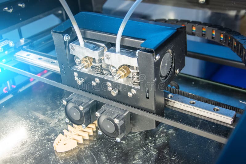 Nahe hohe Ansicht, elektronischer Maßplastikdrucker während der Arbeit im Labor, 3D Drucker, Drucken 3D stockbilder Nahe hohe Ansicht, elektronischer Maßplastikdrucker während der Arbeit im Labor, 3D Drucker, Drucken 3D stockbilder
