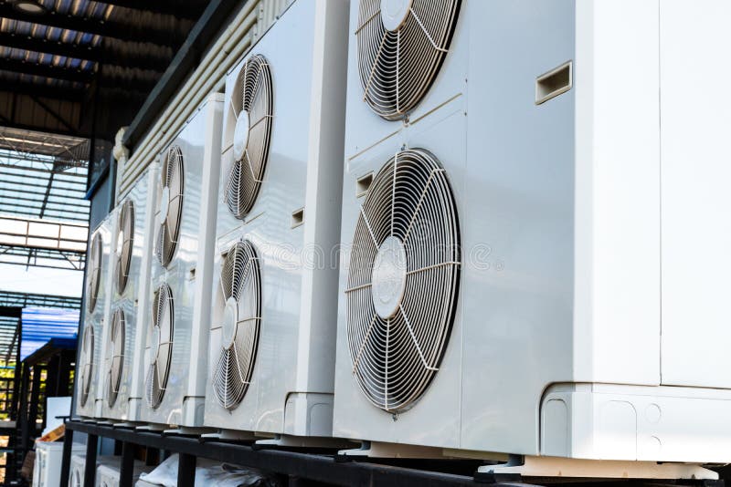 Naher hoher Klimaanlagenkompressor lizenzfreie stockfotografie Naher hoher Klimaanlagenkompressor lizenzfreie stockfotografie