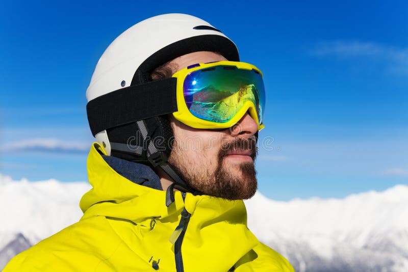 Nahes Porträt des Skifahrermannes stockfoto Nahes Porträt des Skifahrermannes stockfoto