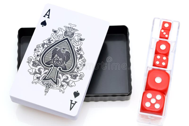 Naipes y dados para el juego imagenes de archivo Naipes y dados para el juego imagenes de archivo