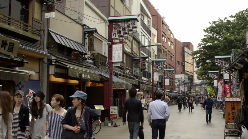 Nakamise, una calle tradicional de las compras en Tokio, Japón
