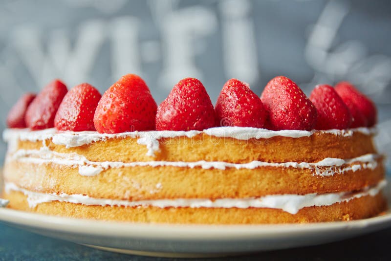 Naked Biscuit Cake in Cafe royalty free stock photography Naked Biscuit Cake in Cafe royalty free stock photography
