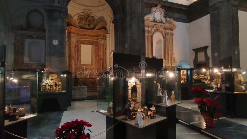 Napoli panoramica della mostra di presepi nella chiesa di san severo al pendino banque de vidéos
