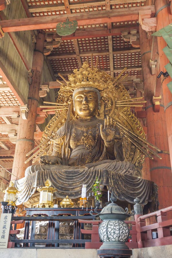 NARA, JAPAN - MEI 11: Grote Boedha in onMay tempel Todai -todai-ji stock afbeeldingen NARA, JAPAN - MEI 11: Grote Boedha in onMay tempel Todai -todai-ji stock afbeeldingen