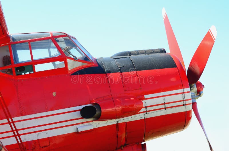 Nariz de un aeroplano rojo grande imágenes de archivo libres de regalías Nariz de un aeroplano rojo grande imágenes de archivo libres de regalías
