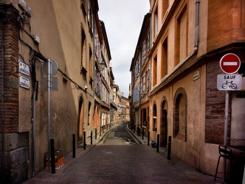 Narrow streets of Toulouse