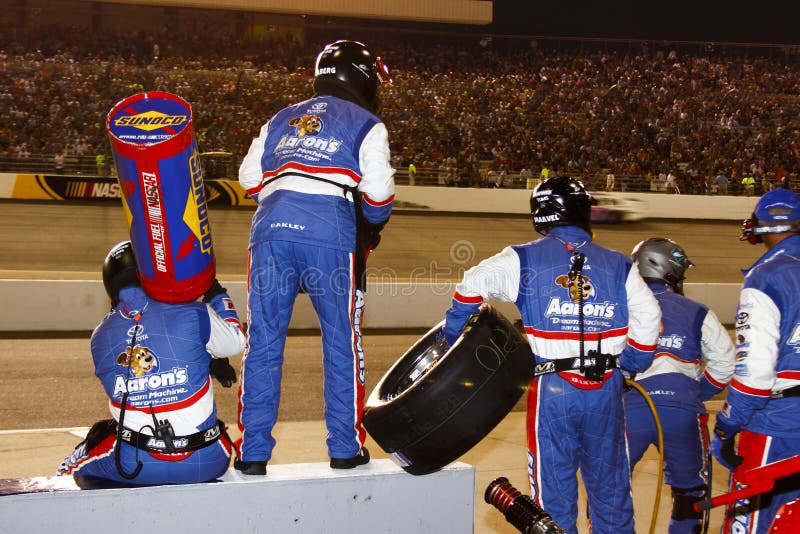 NASCAR - de Bemanning van de Kuil Klaar in Richmond stock foto's NASCAR - de Bemanning van de Kuil Klaar in Richmond stock foto's