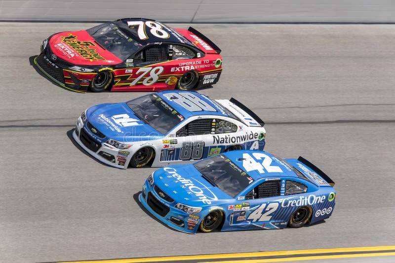 NASCAR: 19 februari Conflict van Vooruitgangs het Autodelen in Daytona royalty-vrije stock fotografie NASCAR: 19 februari Conflict van Vooruitgangs het Autodelen in Daytona royalty-vrije stock fotografie