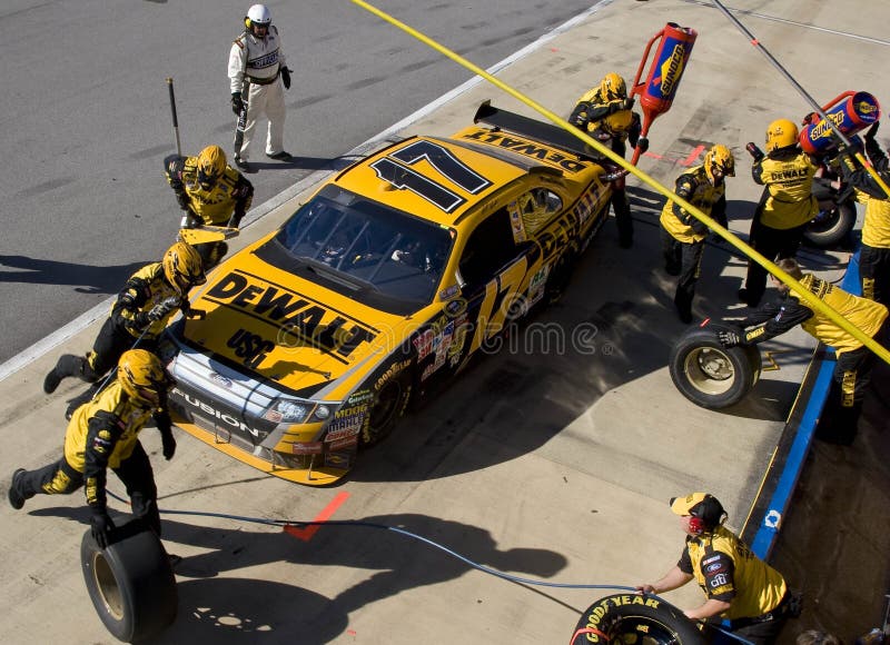 01 November, 2009: Matt Kenseth crew gives him a great pit stop during the running of the Amp Energy 500 at Talladega Superspeedway in Talladega, Alabama. 01 November, 2009: Matt Kenseth crew gives him a great pit stop during the running of the Amp Energy 500 at Talladega Superspeedway in Talladega, Alabama.