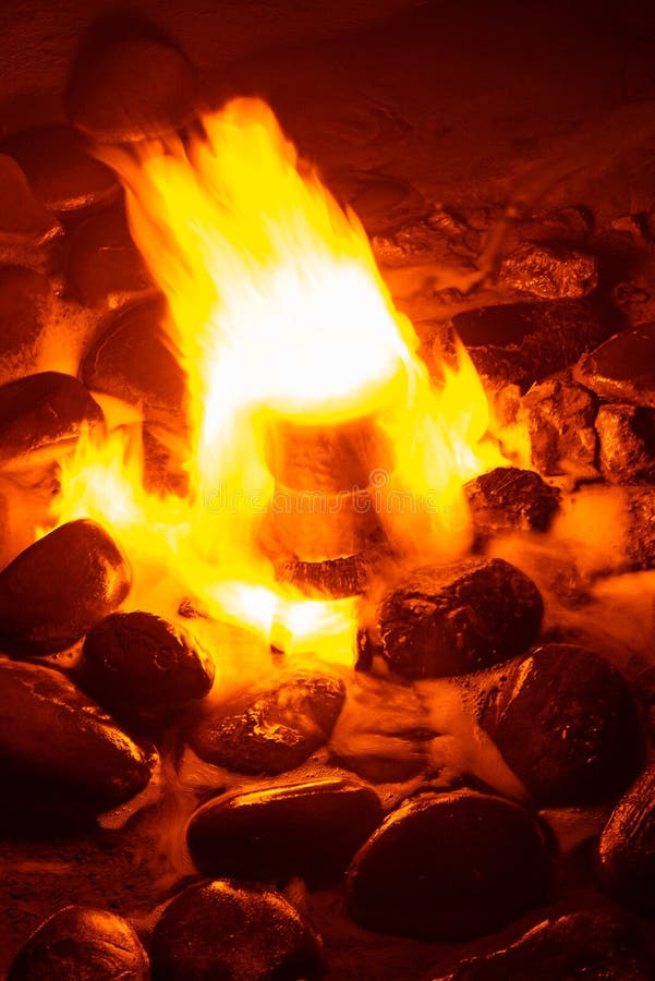 Nascente De água De Incêndio. Metano Em Combustão Na água. Fogo Frio Imagem  de Stock - Imagem de feiticeiro, subterrâneo: 214718589