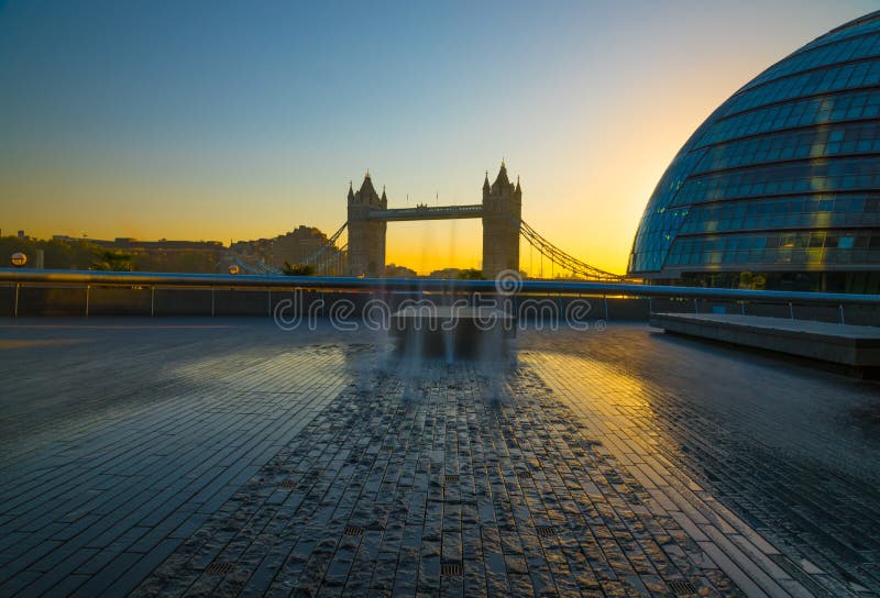 Nascer Do Sol De Londres Da Ponte Da Torre Imagem de Stock - Imagem de