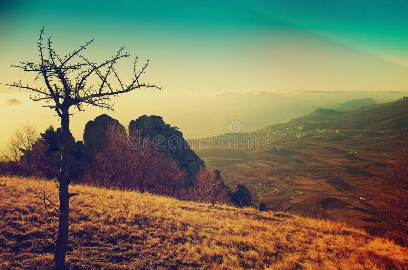 Nascer do sol do outono da montanha fotografia de stock Nascer do sol do outono da montanha fotografia de stock