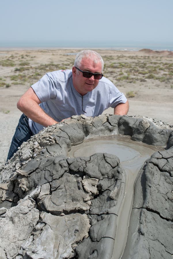Nascer do sol dos vulcões da lama fotografia de stock