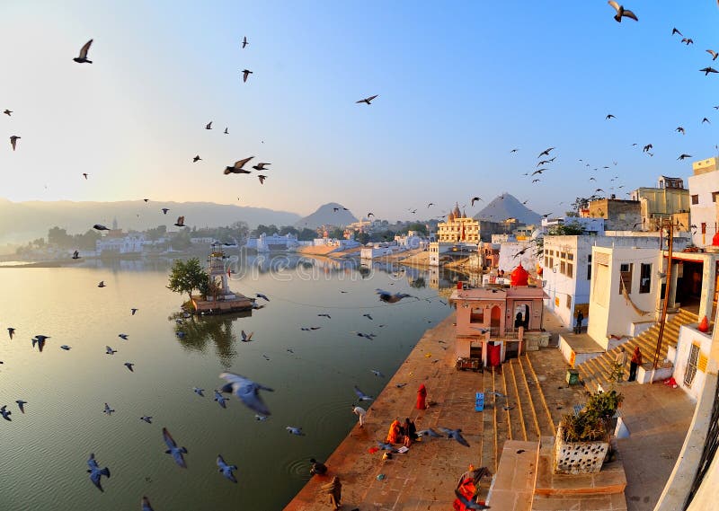 Nascer do sol em pushkar, rajasthan, india imagens de stock Nascer do sol em pushkar, rajasthan, india imagens de stock