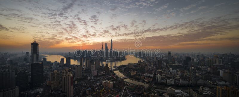 Nascer do sol em Shanghai imagem de stock Nascer do sol em Shanghai imagem de stock