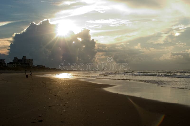 Nascer do sol, Emerald Isle, North Carolina imagem de stock Nascer do sol, Emerald Isle, North Carolina imagem de stock