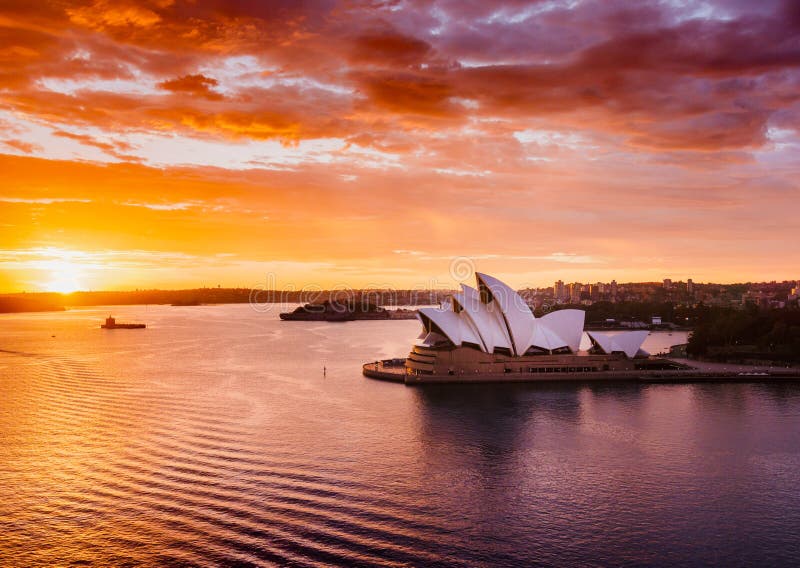 Nascer do sol esplêndido em Sydney Harbour foto de stock Nascer do sol esplêndido em Sydney Harbour foto de stock