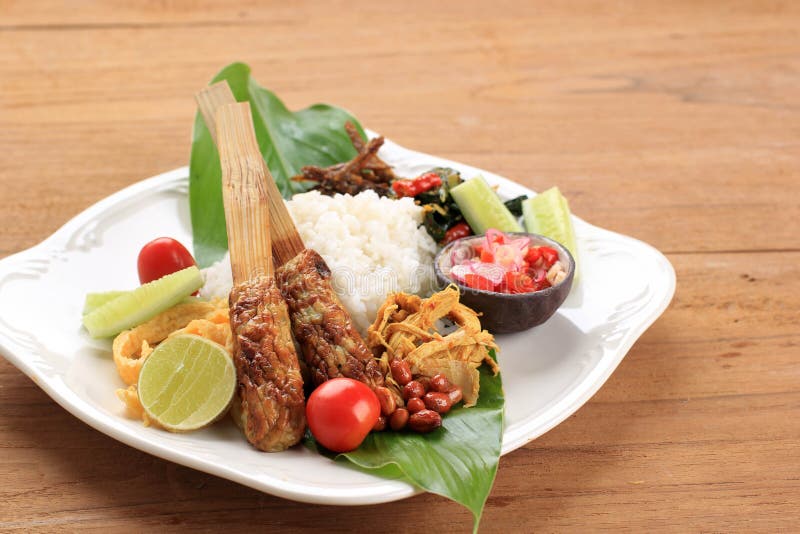 Nasi Lemak Oder Nasi Campur Bali Indonesischer Balinesischer Reis ...