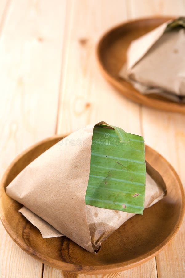 Nasi Lemak упакованное в лист банана стоковые изображения