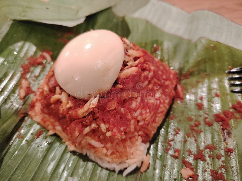 Nasi lemak - это ароматное блюдо из риса, приготовленное в кокосовом молоке и листе пандана. стоковая фотография rf