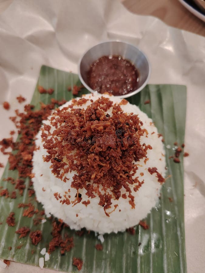 Nasi lemak - это малайское ароматное блюдо из риса, приготовленное в кокосовом молоке и пандане стоковое изображение
